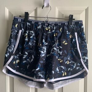 Sweaty Betty On Your Marks Shorts - Size Large NWT